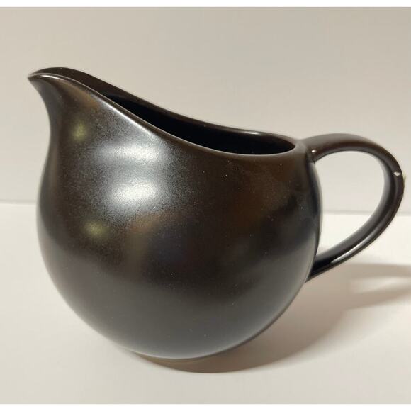 NEW Mikasa Global Cuisine Chocolate Stoneware Creamer.  KK363 - Picture 1 of 4